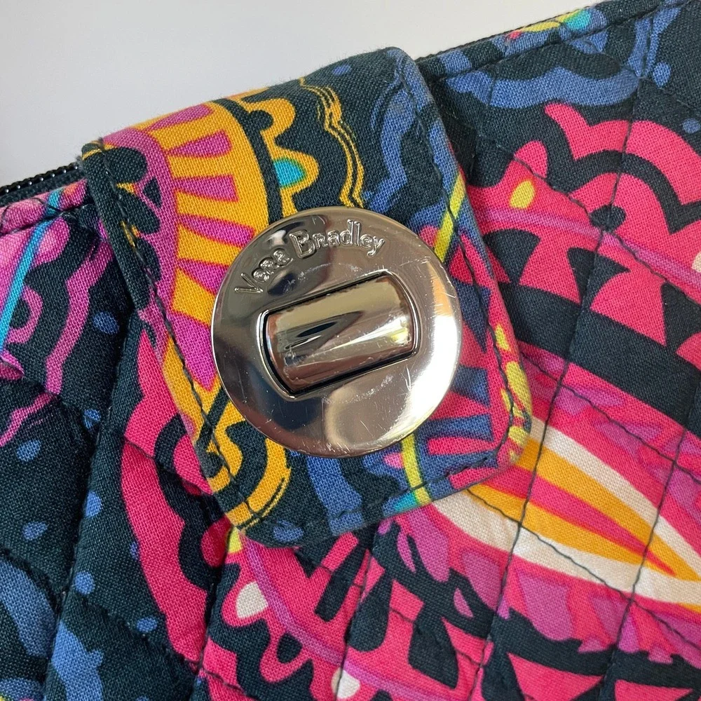 Vera Bradley Quilted Blue Paisley Wallet Wristlet Pouch Vintage Turn Lock Travel - Picture 4 of 8